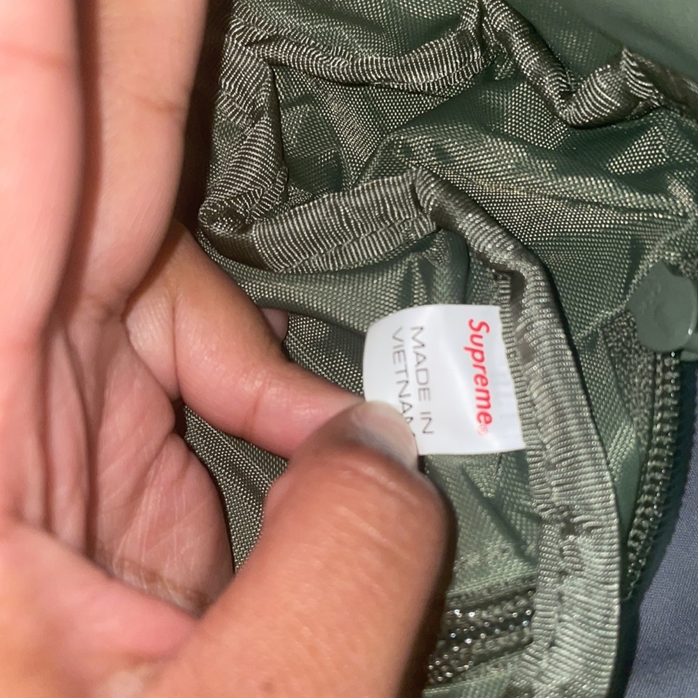 ✨Host Pick✨ Supreme waist bag (FW20) - Picture 9 of 15